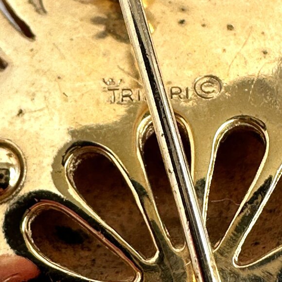 Crown Trifari Thistle Brooch Gold Tone 2.25 Inches - Picture 8 of 9